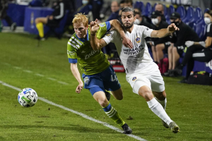 The Pros and Cons of Using Totalsportek for Live Sports